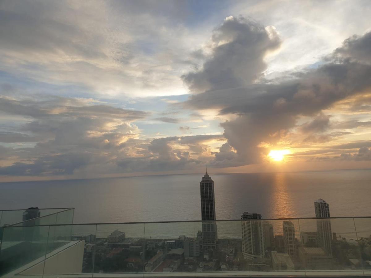 Altair Luxury Colombo By Miracle Apartment Екстериор снимка