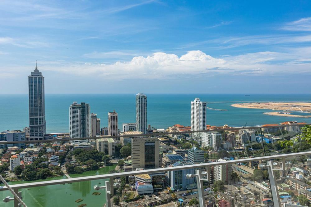 Altair Luxury Colombo By Miracle Apartment Екстериор снимка