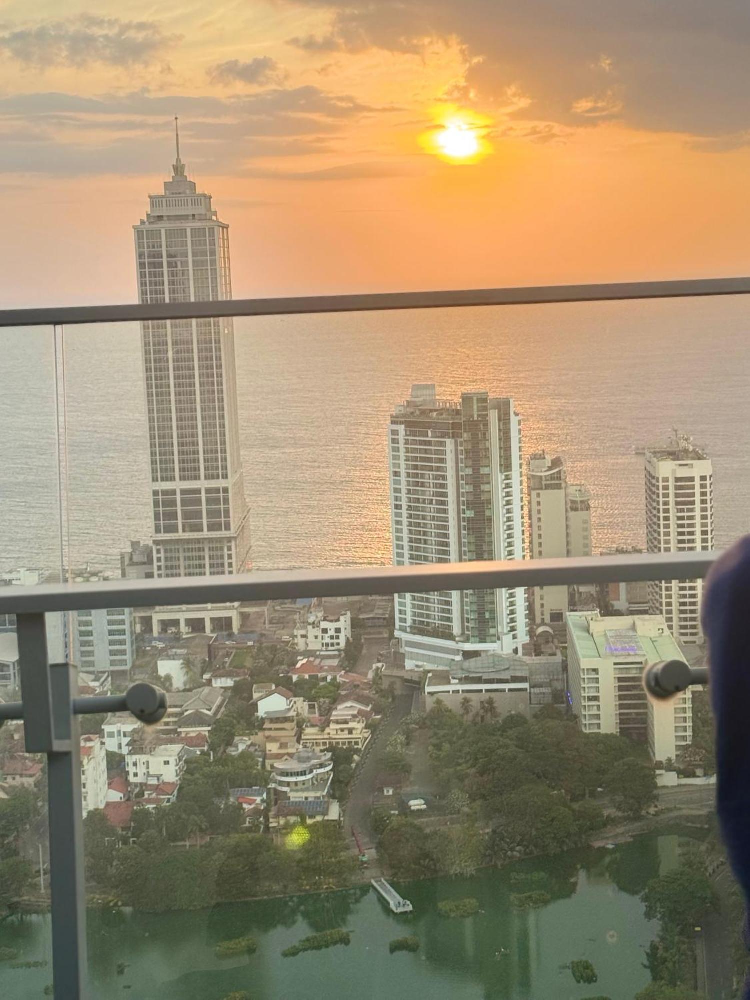 Altair Luxury Colombo By Miracle Apartment Екстериор снимка