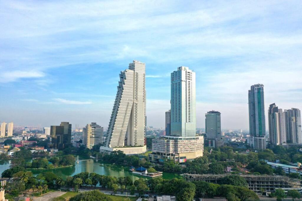 Altair Luxury Colombo By Miracle Apartment Екстериор снимка
