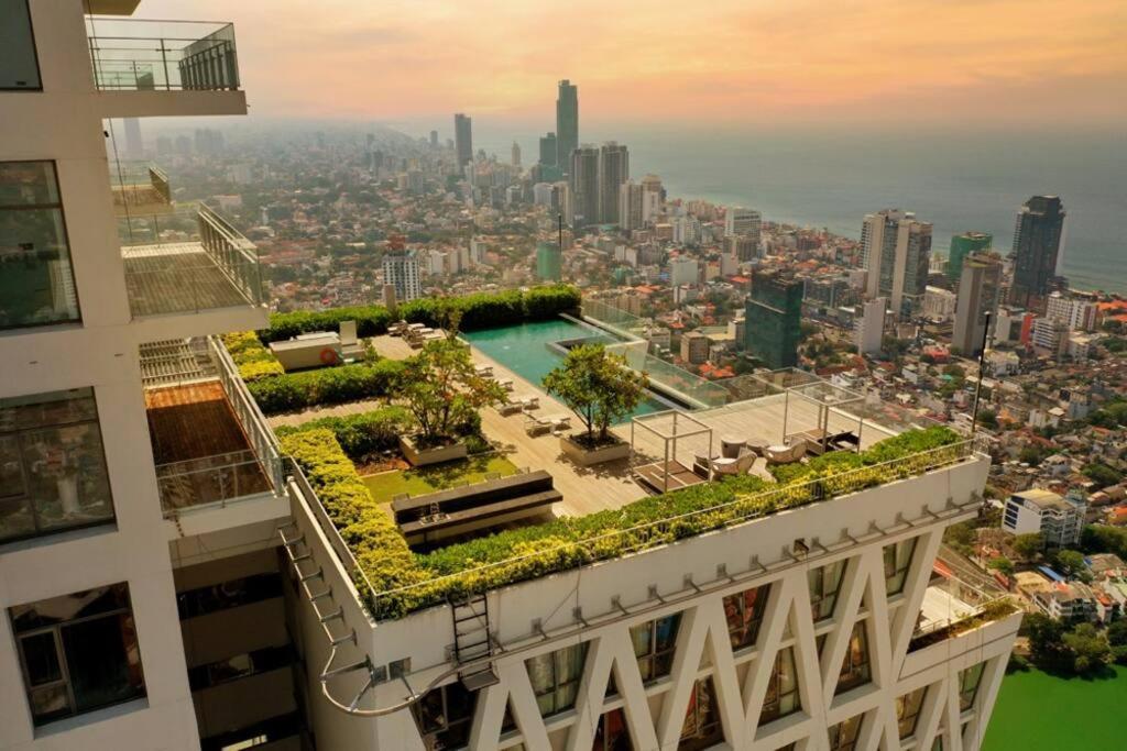 Altair Luxury Colombo By Miracle Apartment Екстериор снимка
